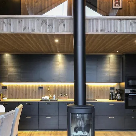 Beautiful In W/ Wifi And 5 Bedrooms 펜션 Saudasjøen