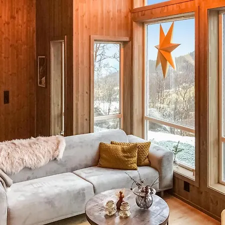 Holiday home Beautiful In W/ Wifi And 5 Bedrooms *